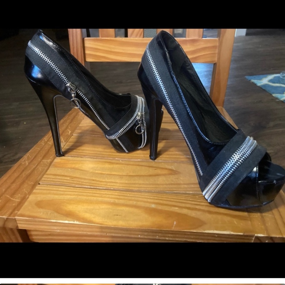Never worn! Zipper 6” heels.